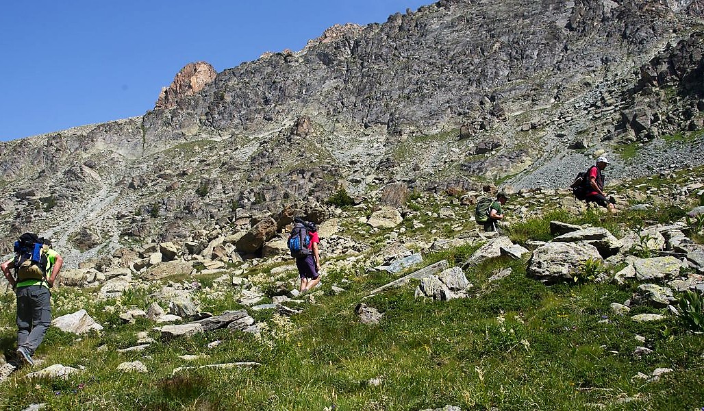 trekking avventura viaggio di gruppo weekend giro del monviso alpi italia